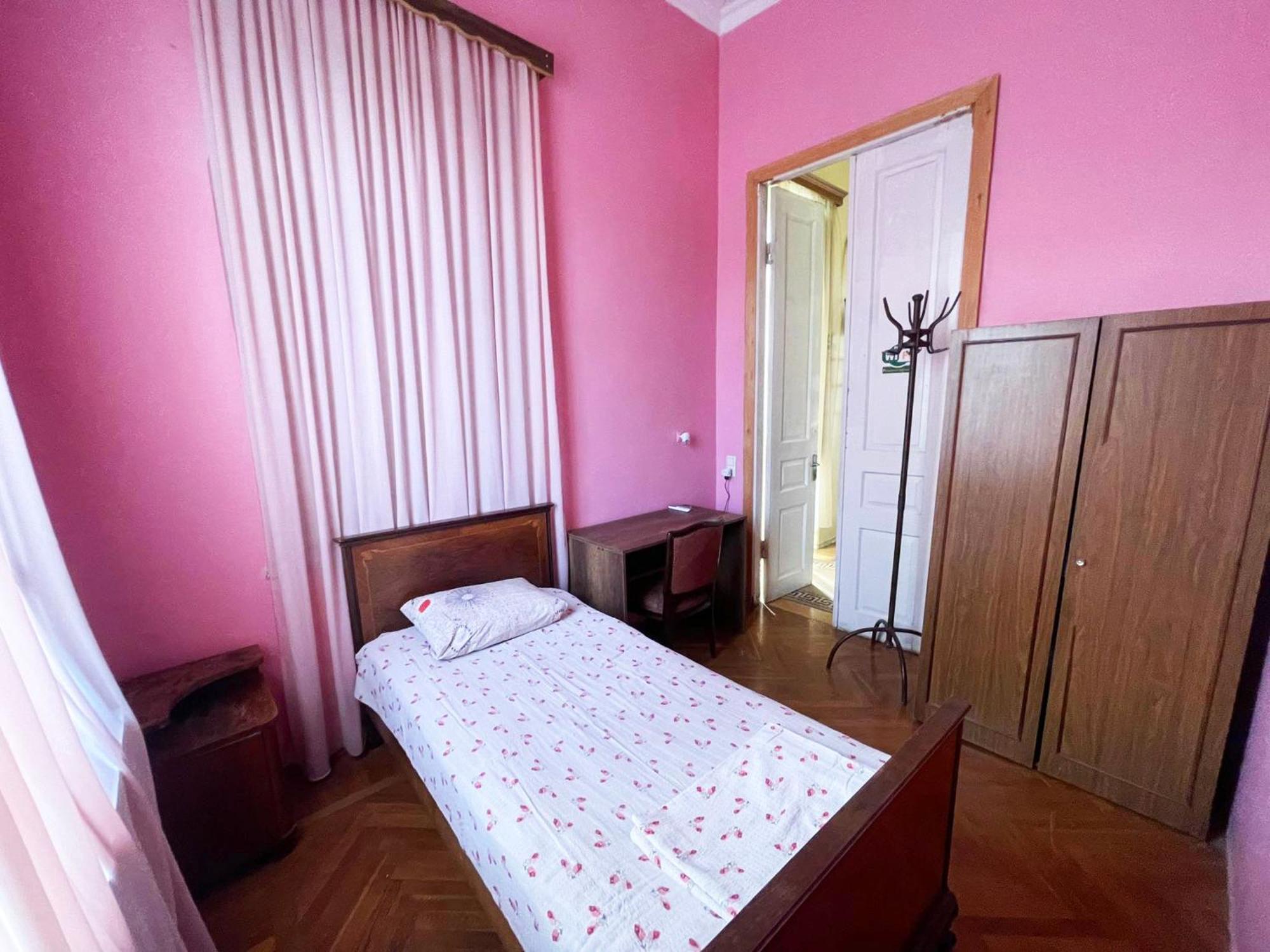Guest House Tall Rooms Зугдиди Экстерьер фото