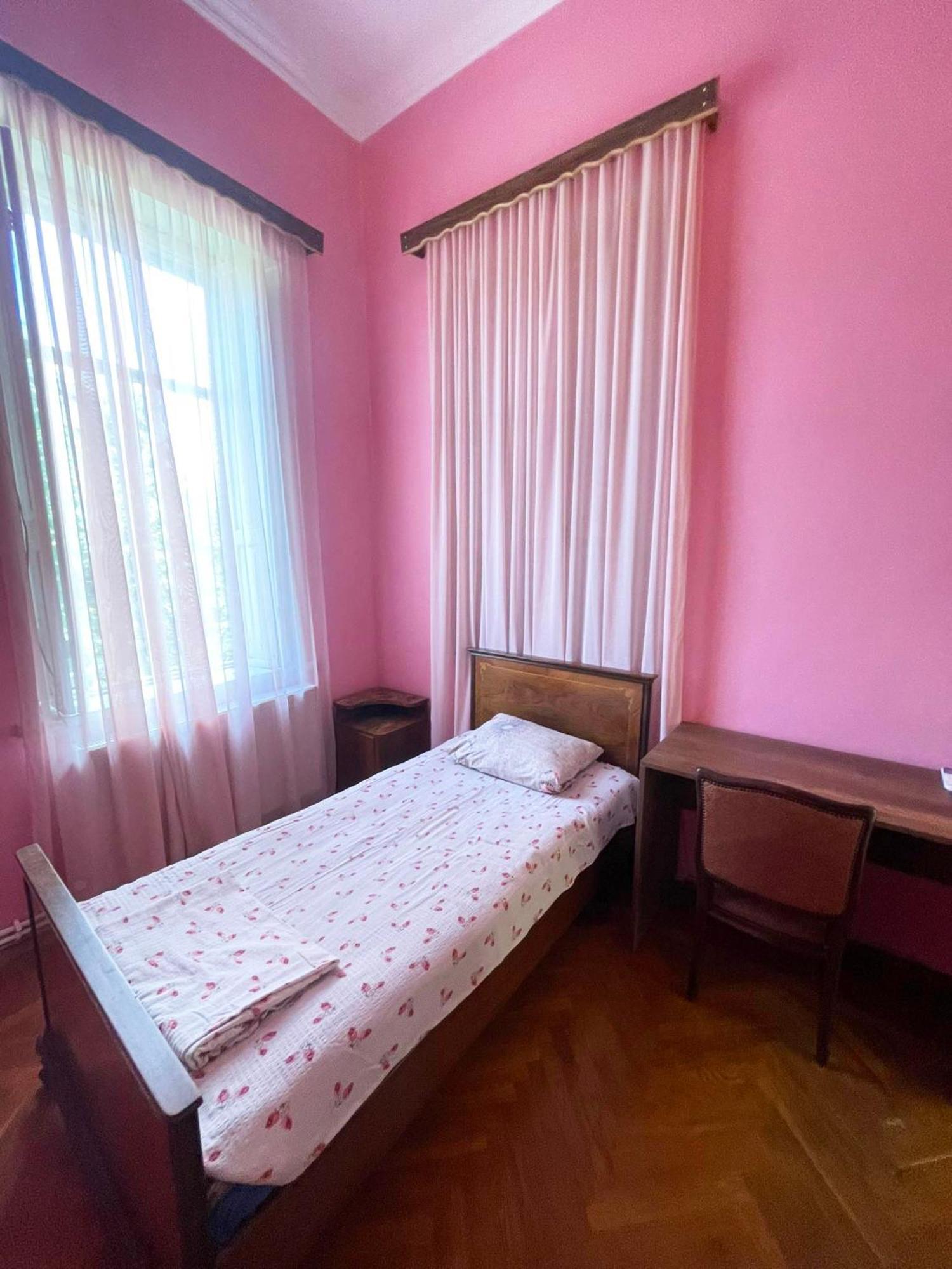 Guest House Tall Rooms Зугдиди Экстерьер фото